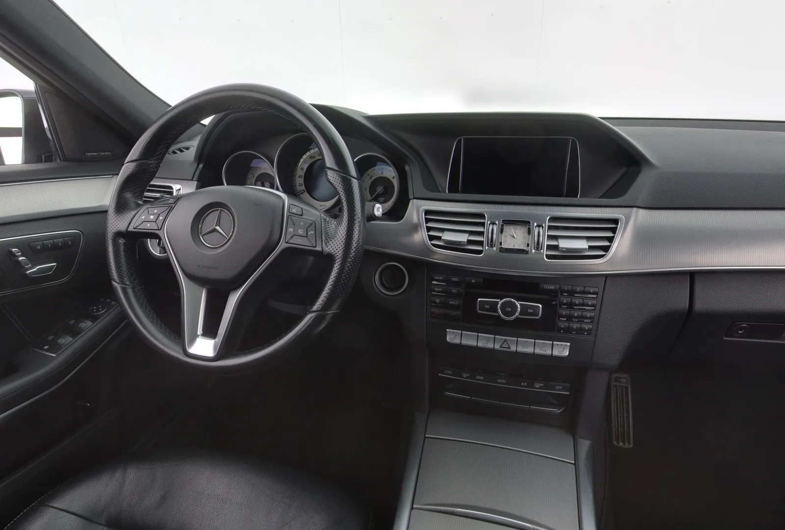 Mercedes-Benz E SZZ-177 carousel image
