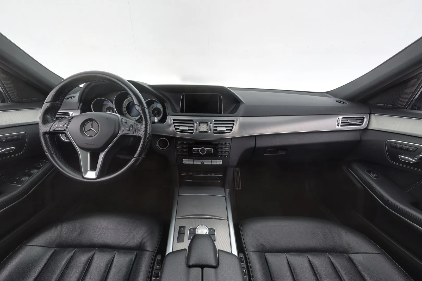 Mercedes-Benz E SZZ-177 carousel image
