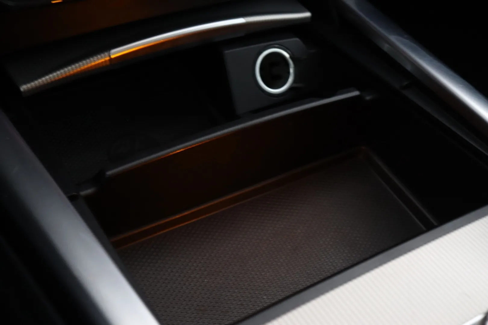 Mercedes-Benz E SZZ-177 carousel image