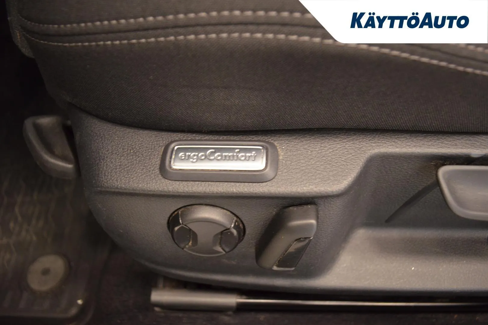 Volkswagen Passat KTN-519 carousel image