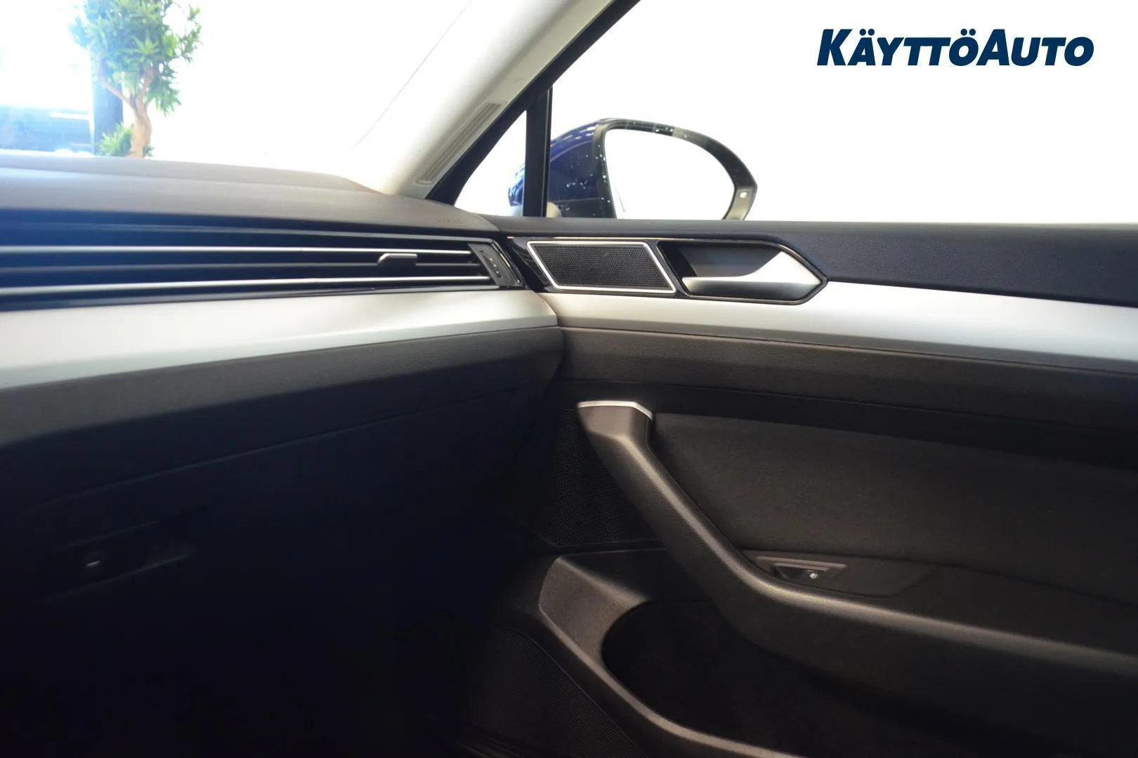 Volkswagen Passat KTN-519 carousel image