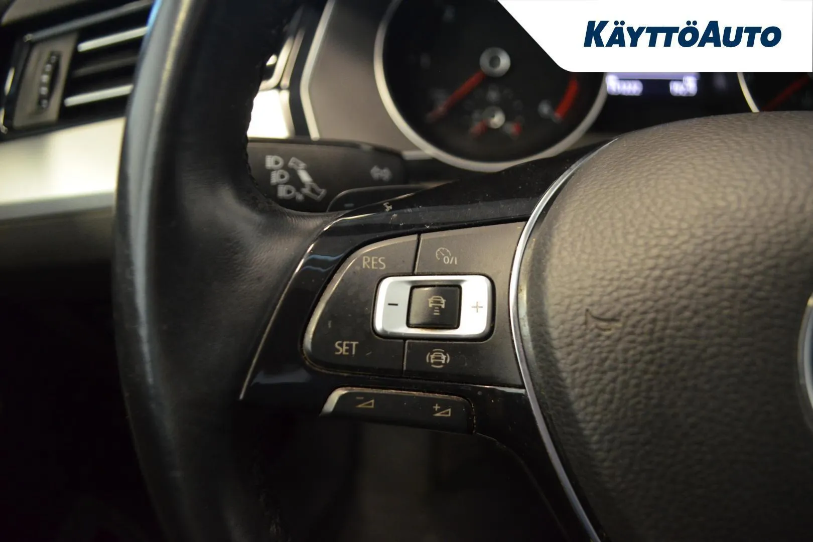 Volkswagen Passat KTN-519 carousel image