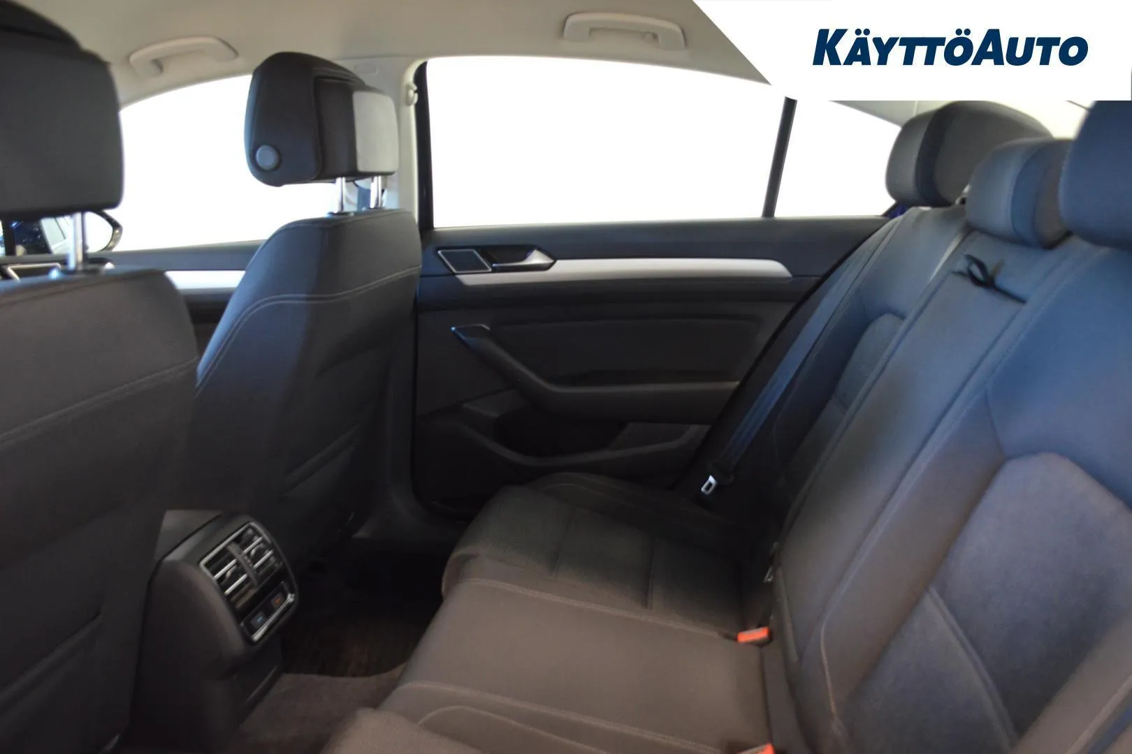 Volkswagen Passat KTN-519 carousel image