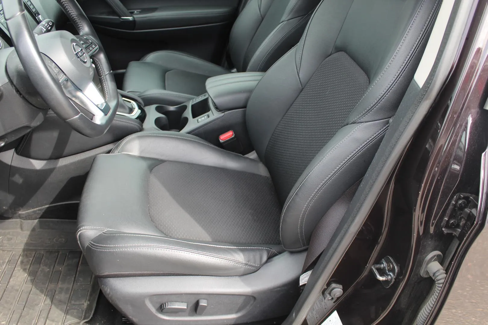 Nissan Qashqai BXX-363 carousel image