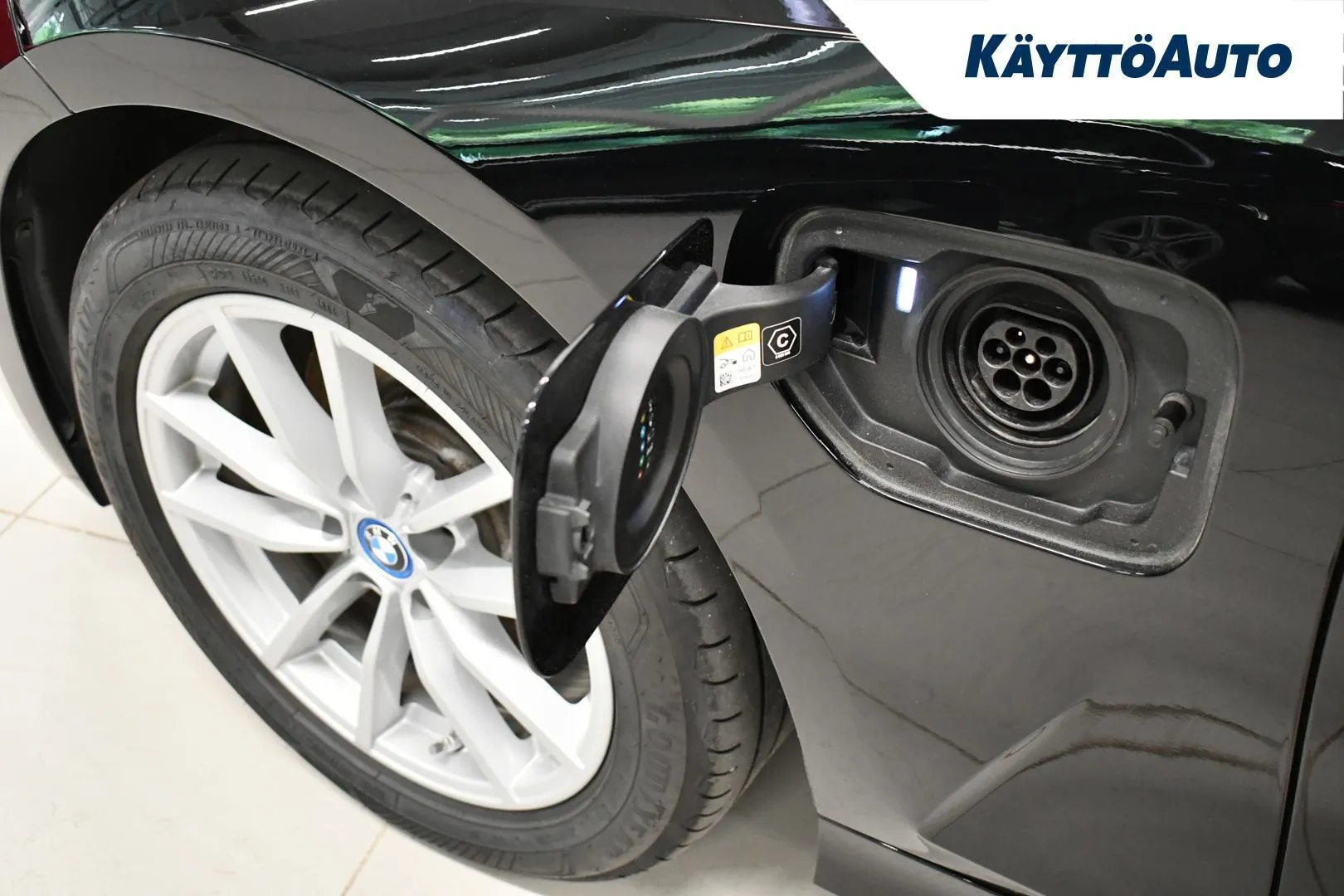 BMW 330 EUU-118 carousel image
