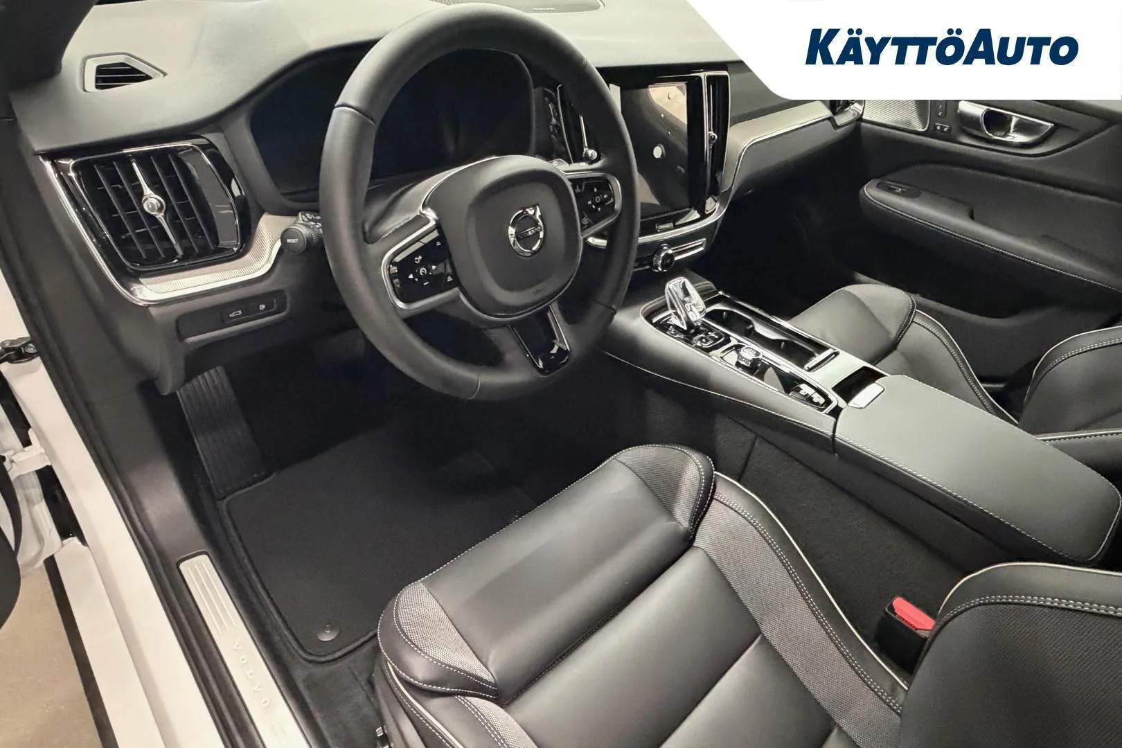 Volvo V60 KYS-196 carousel image