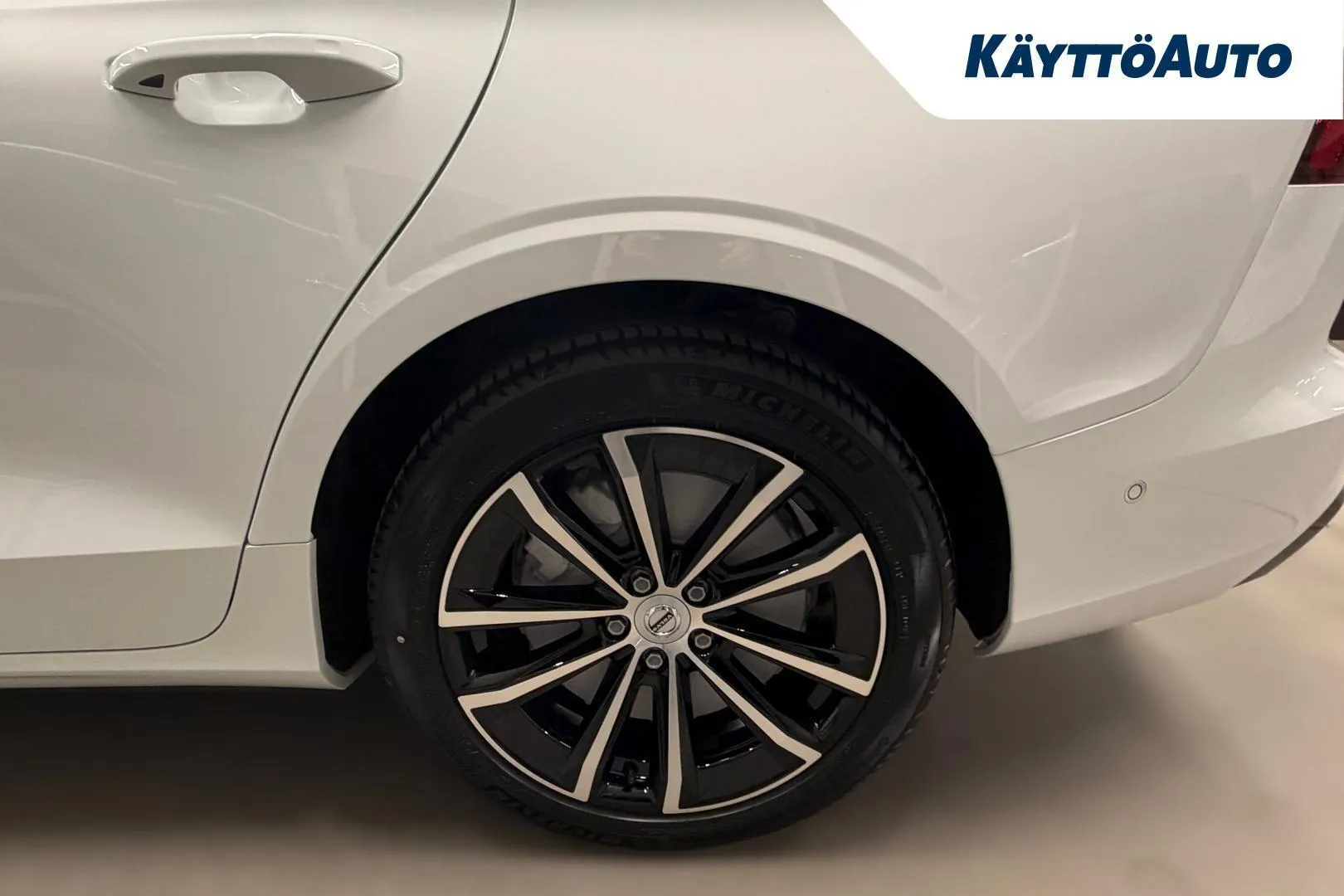 Volvo V60 KYS-196 carousel image