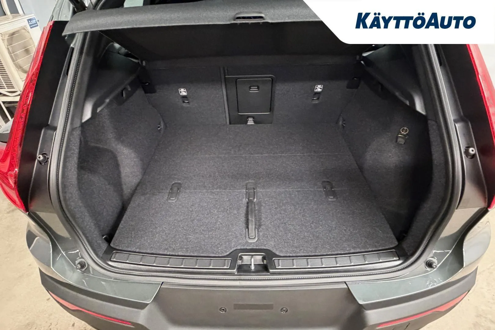 Volvo XC40 SZV-388 carousel image