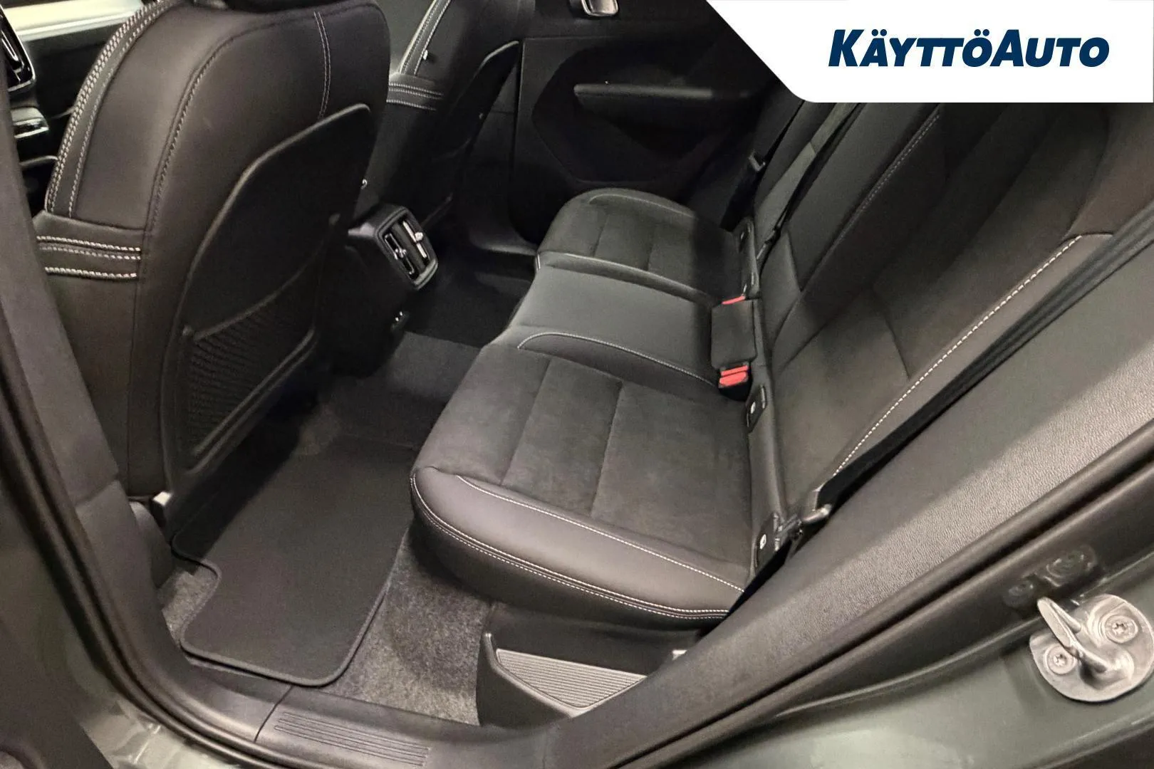 Volvo XC40 SZV-388 carousel image