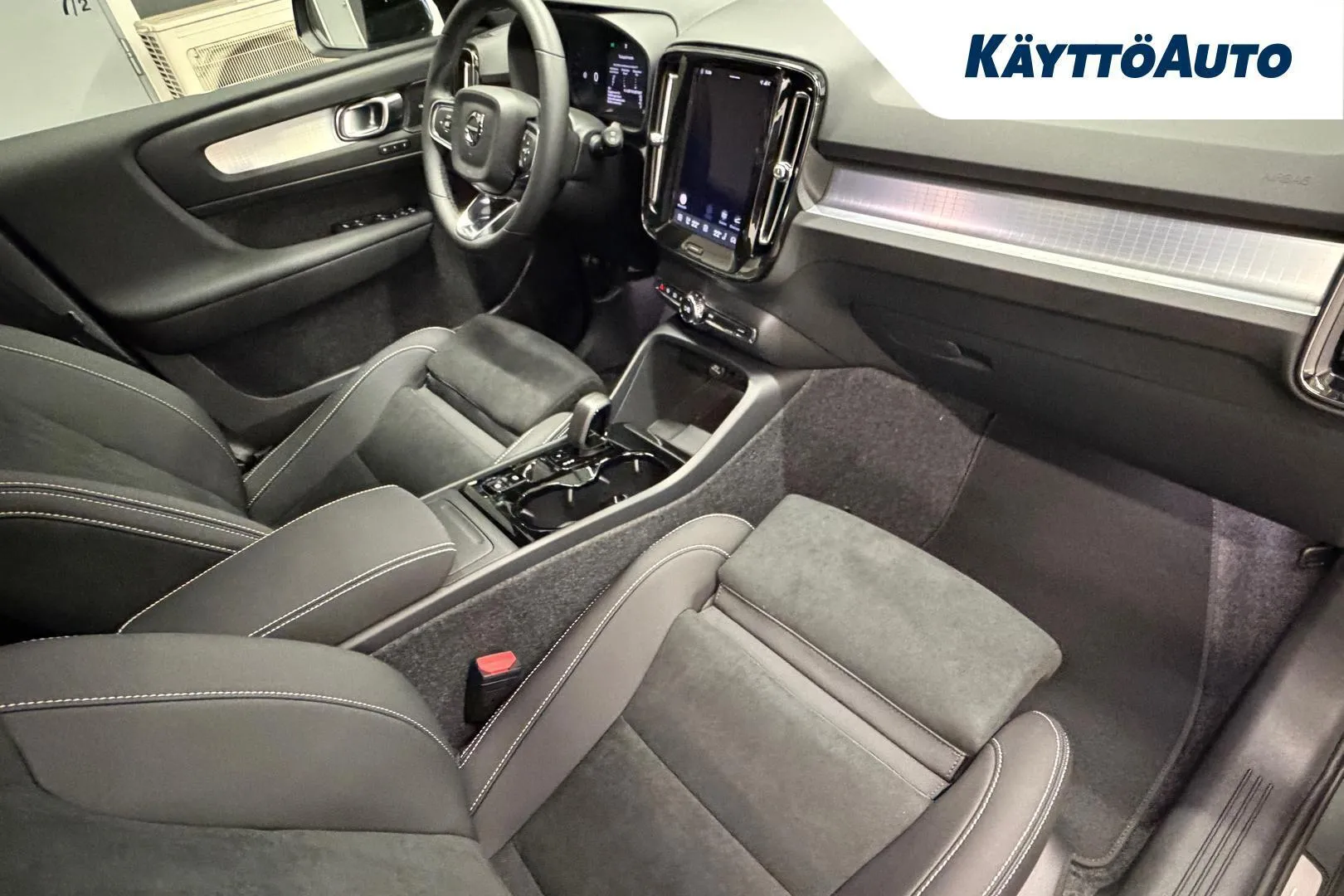 Volvo XC40 SZV-388 carousel image