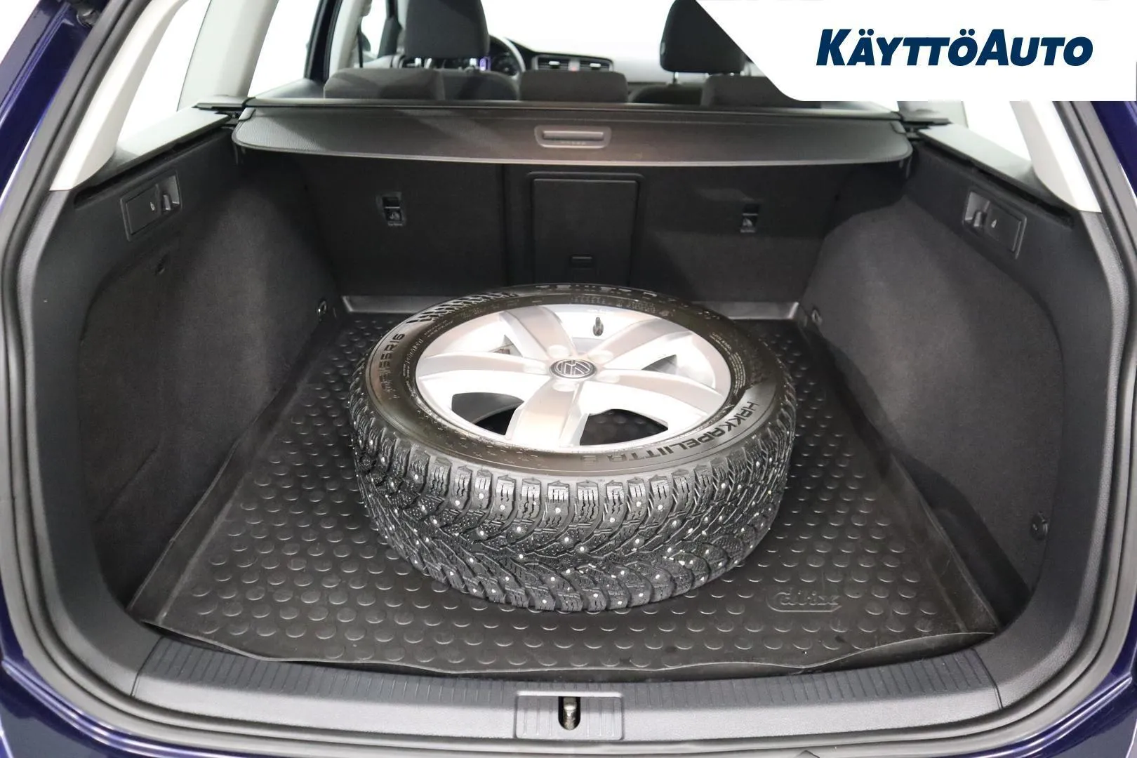 Volkswagen Golf LOU-957 carousel image