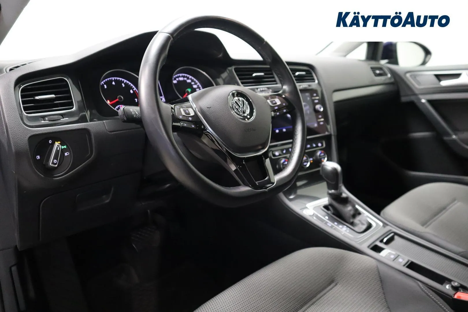 Volkswagen Golf LOU-957 carousel image