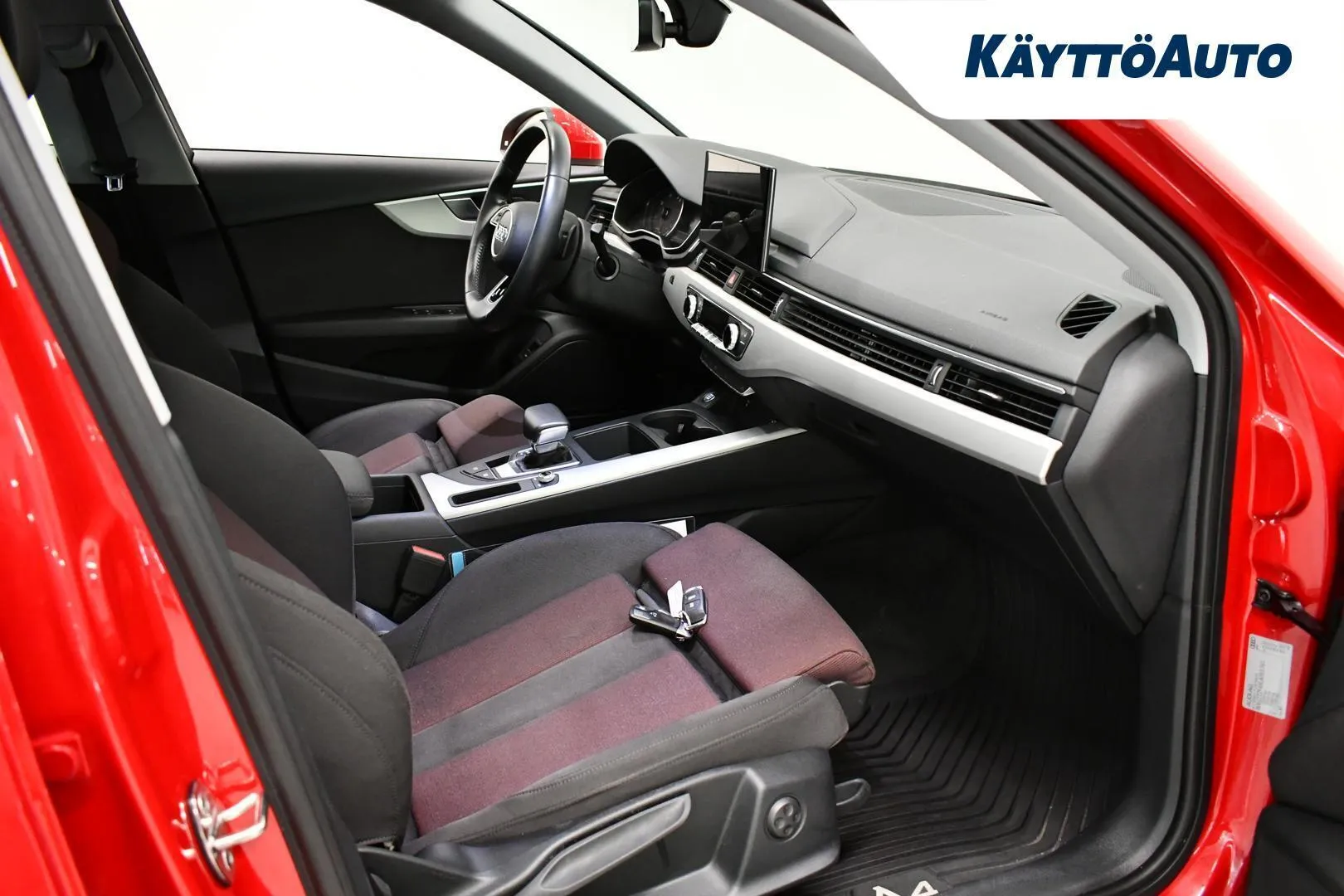 Audi A4 YKM-653 carousel image