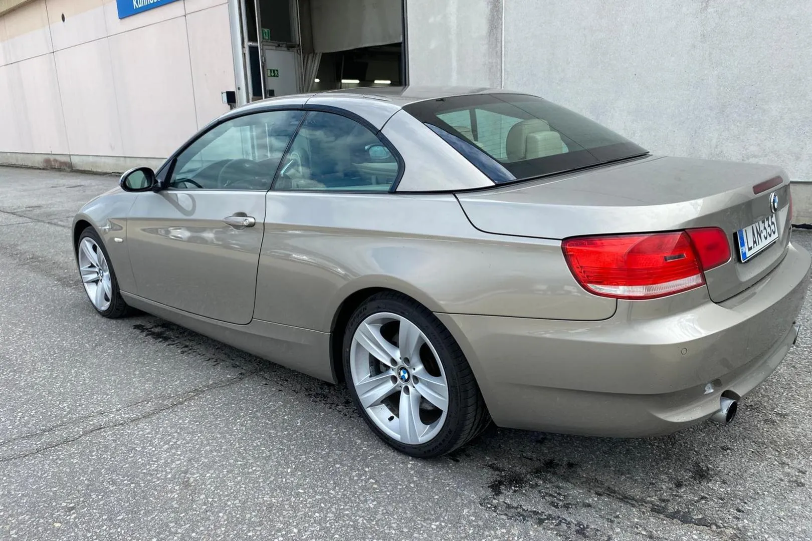 BMW 335 LAN-335 carousel image