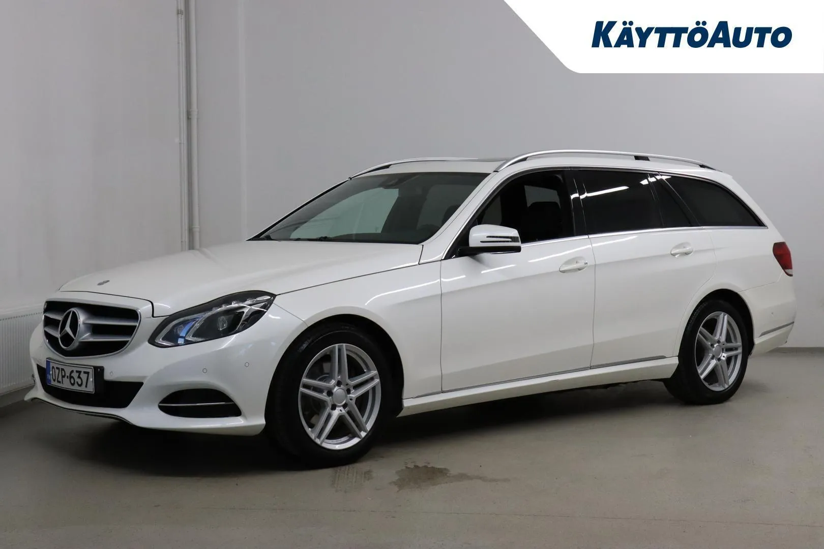 Mercedes-Benz E OZP-637 carousel image