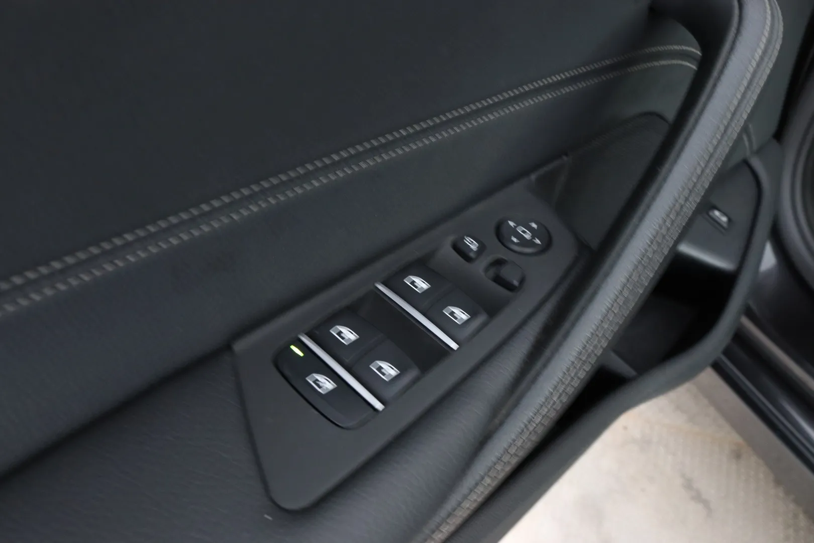 BMW 520 BXH-434 carousel image