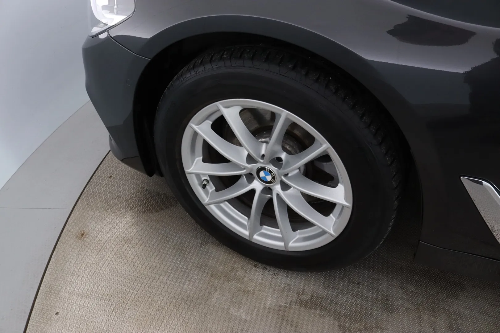 BMW 520 BXH-434 carousel image