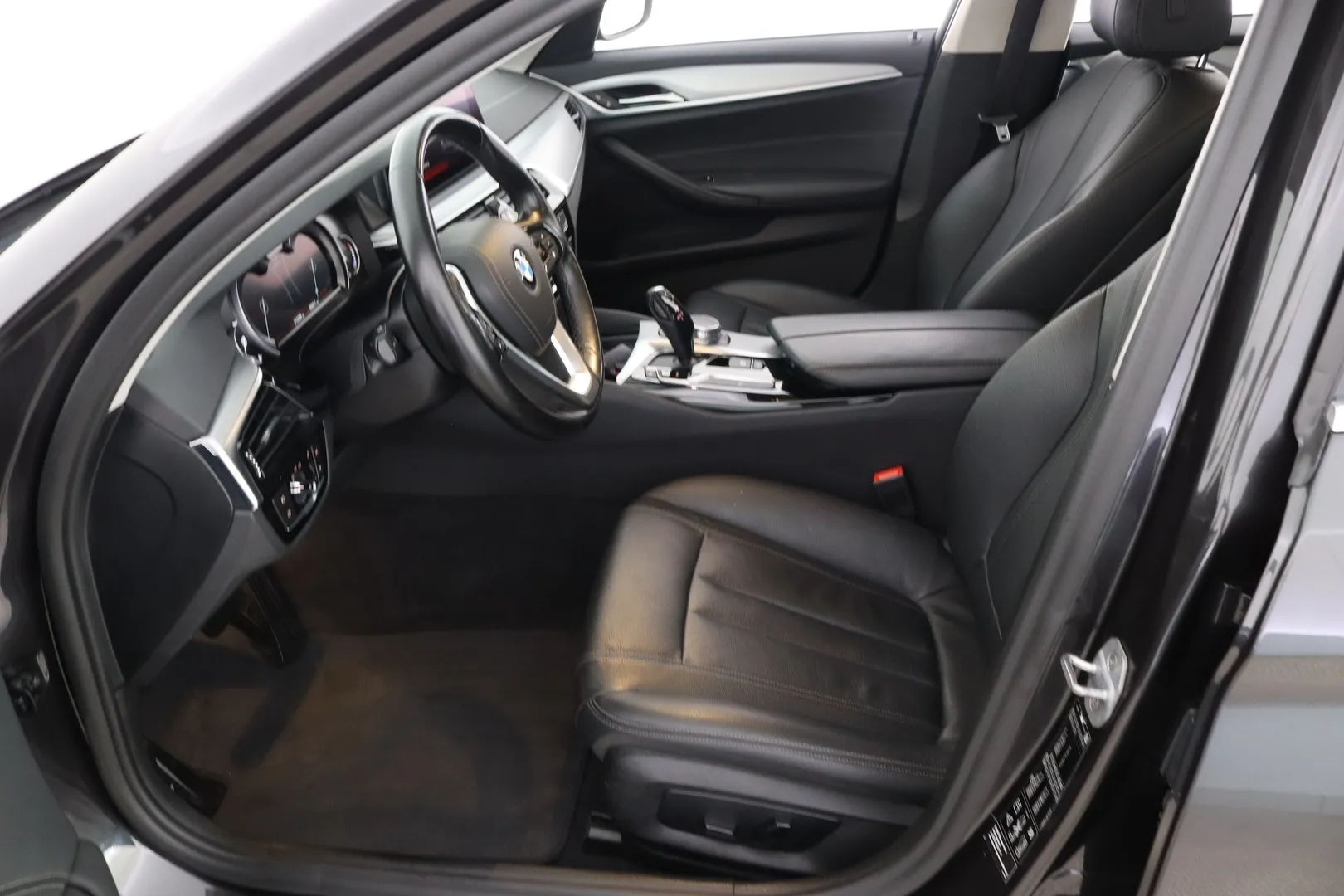 BMW 520 BXH-434 carousel image