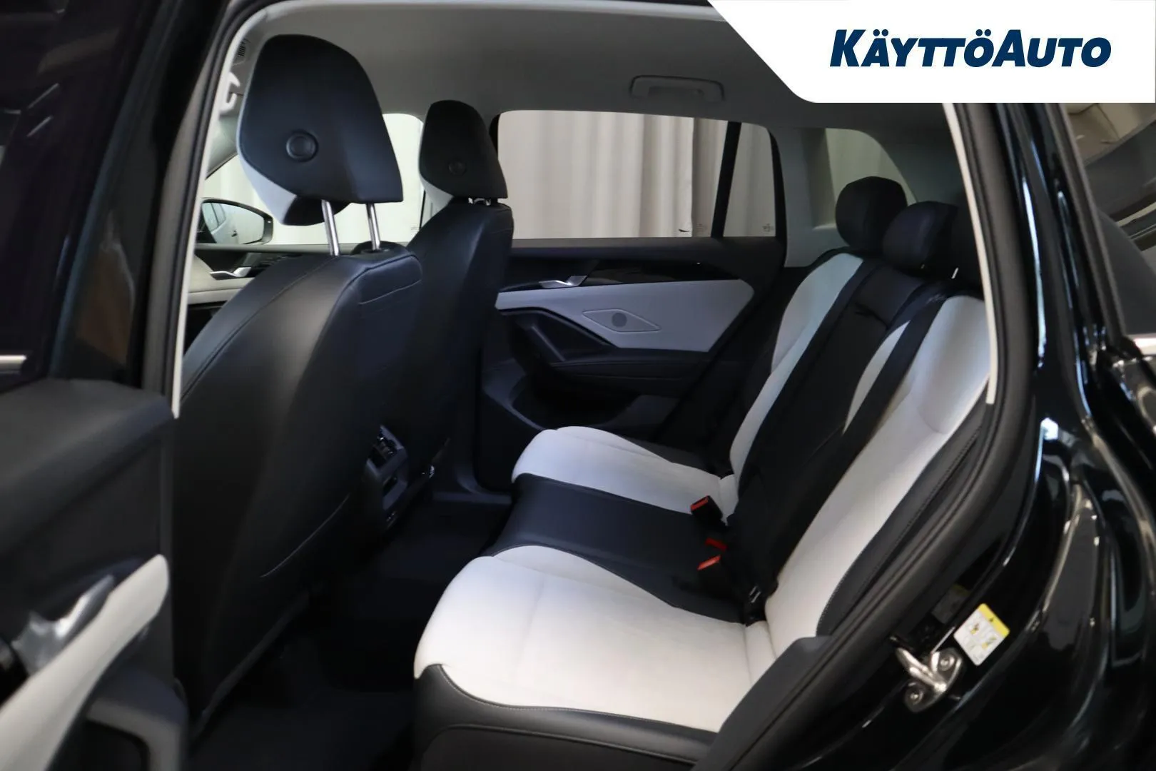 Volkswagen Tiguan SSJ-722 carousel image