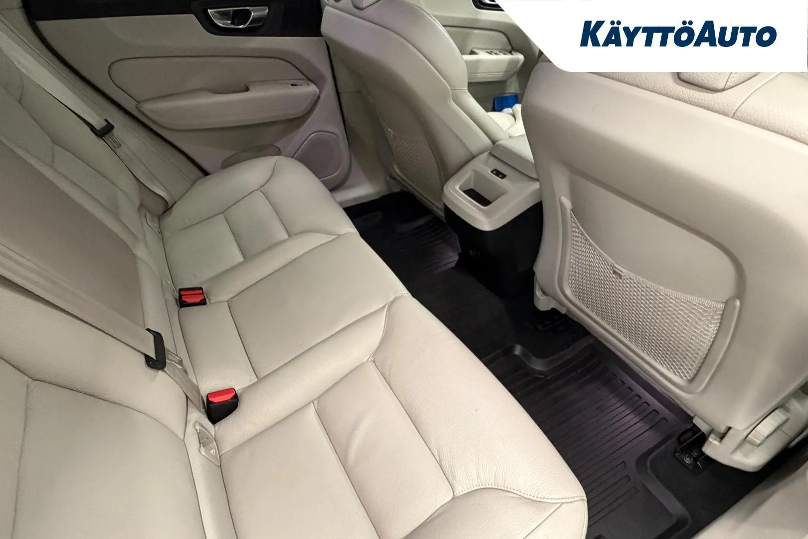 Volvo XC60 ZMH-990 carousel image