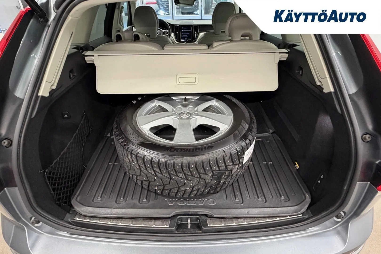 Volvo XC60 ZMH-990 carousel image