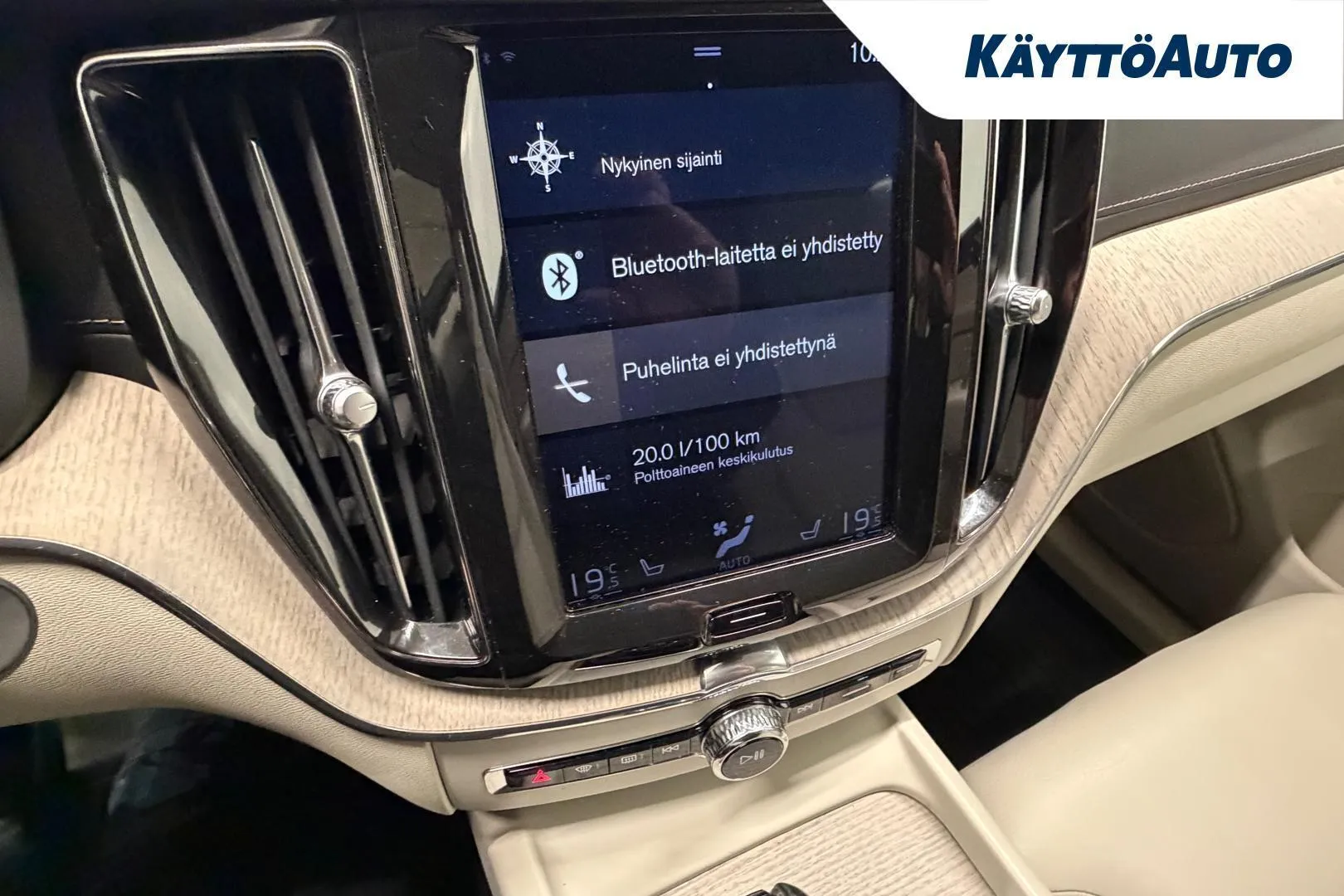 Volvo XC60 ZMH-990 carousel image