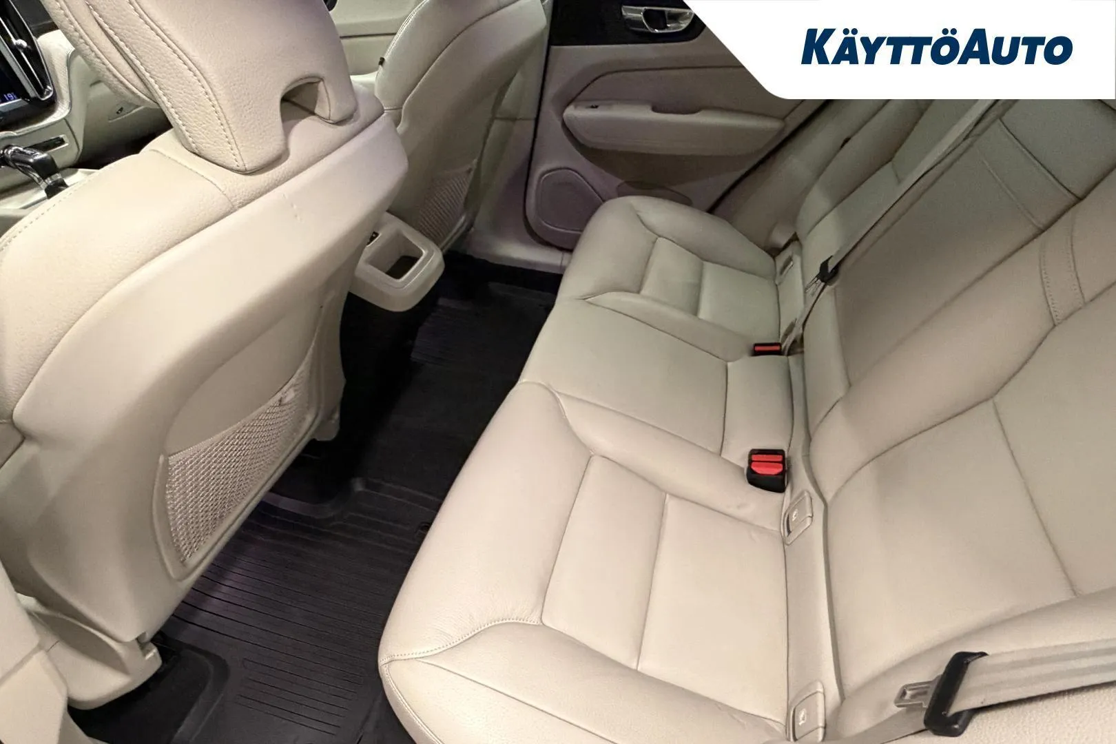 Volvo XC60 ZMH-990 carousel image