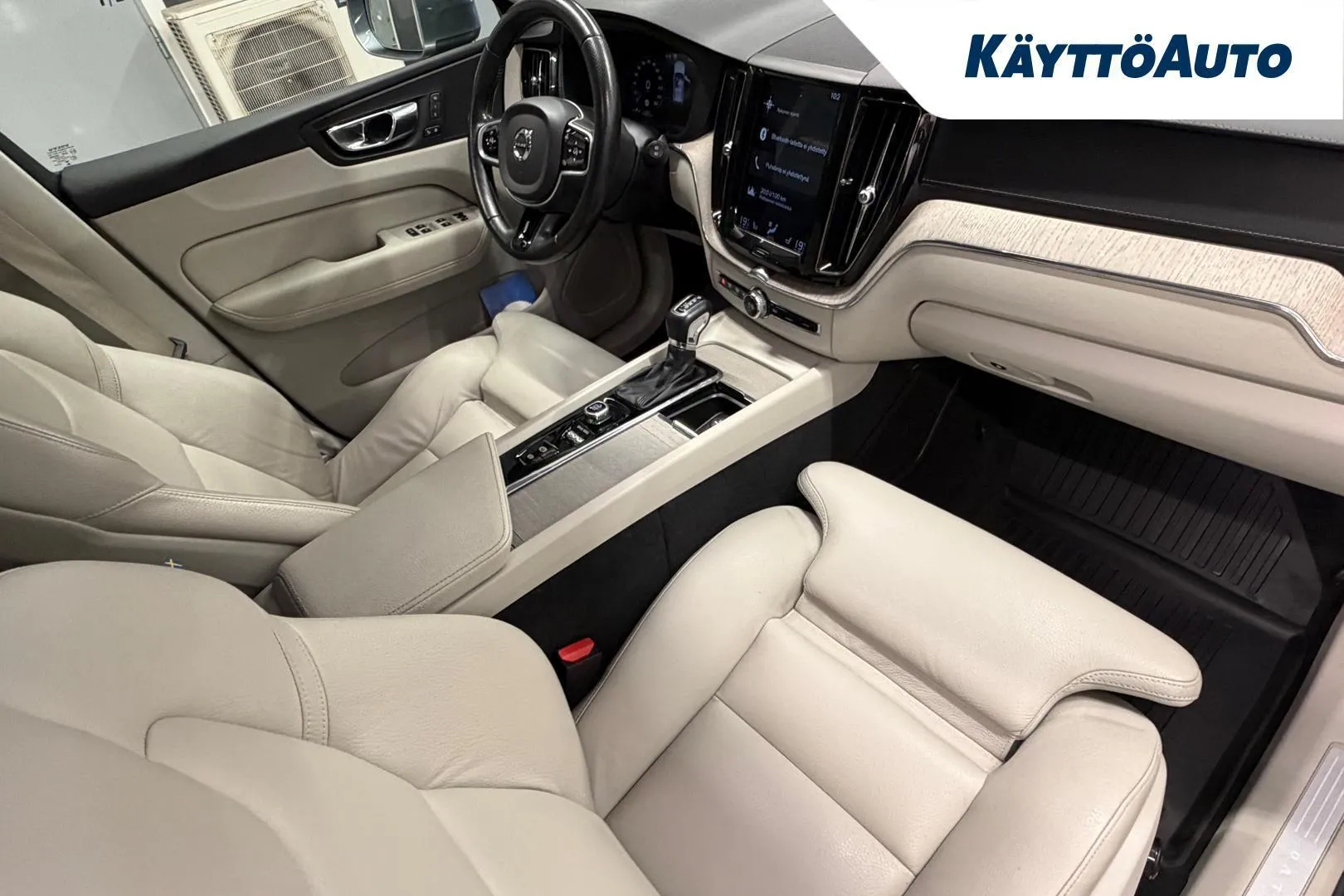 Volvo XC60 ZMH-990 carousel image