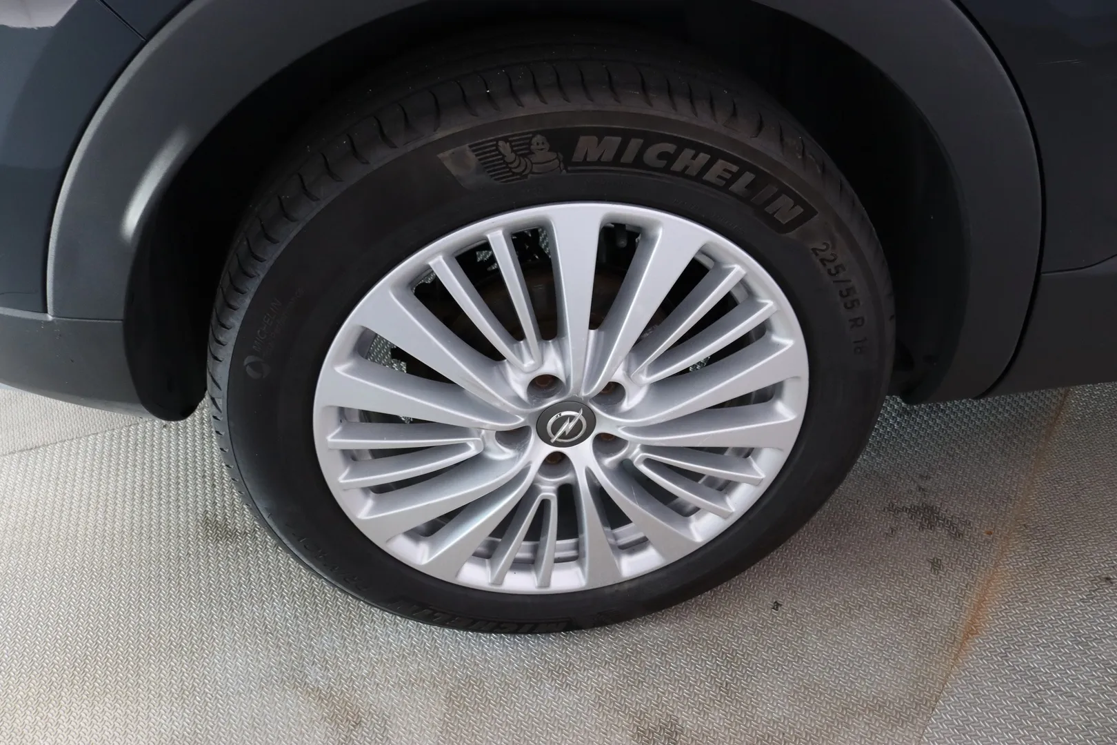 Opel Grandland X CMT-650 carousel image