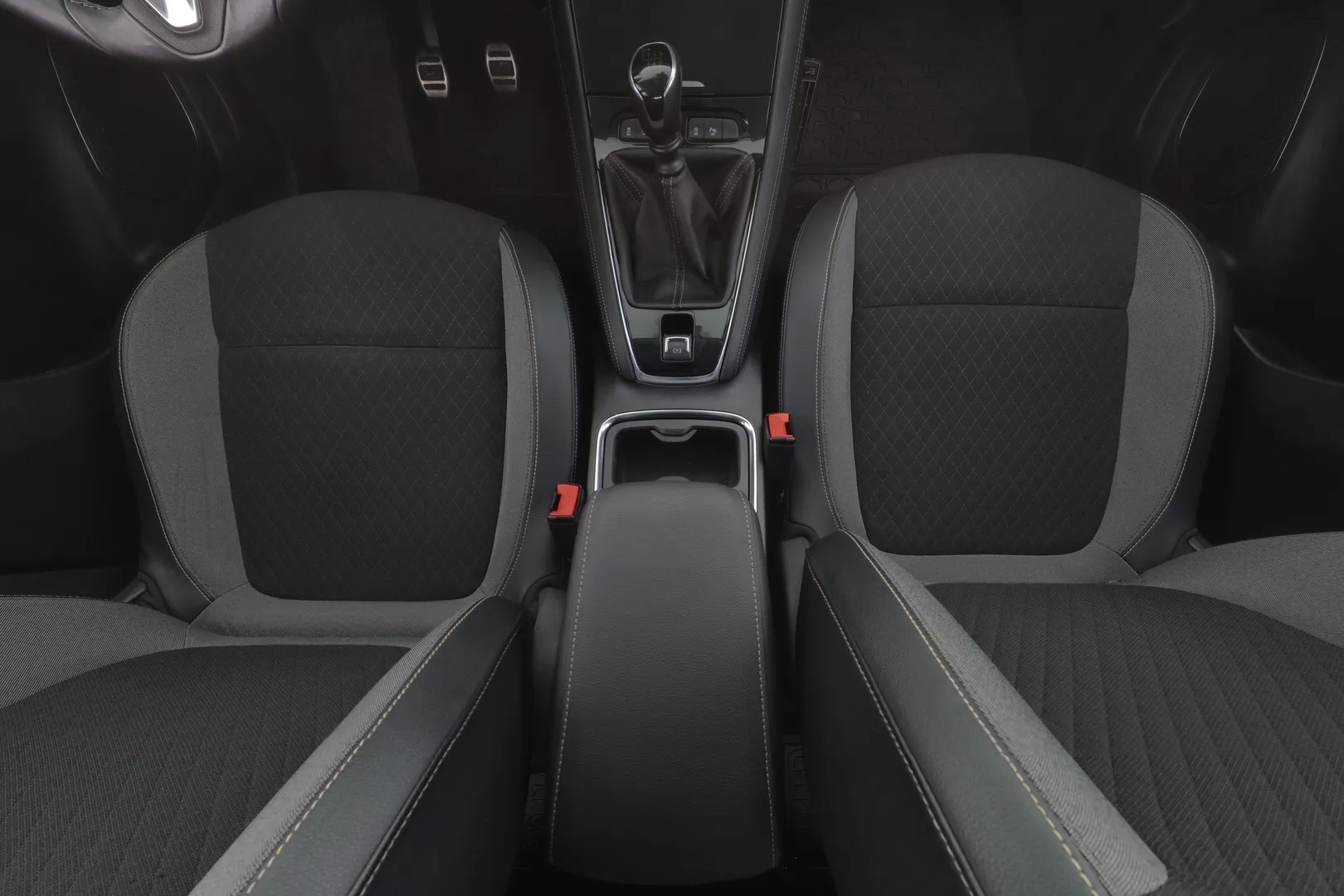 Opel Grandland X CMT-650 carousel image