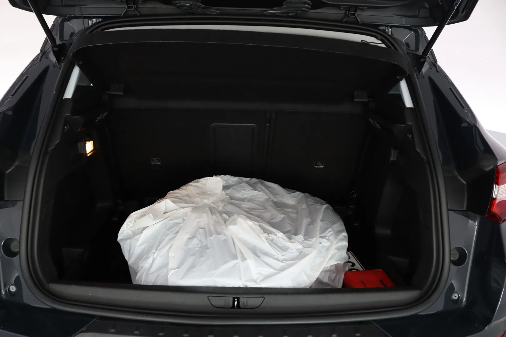 Opel Grandland X CMT-650 carousel image