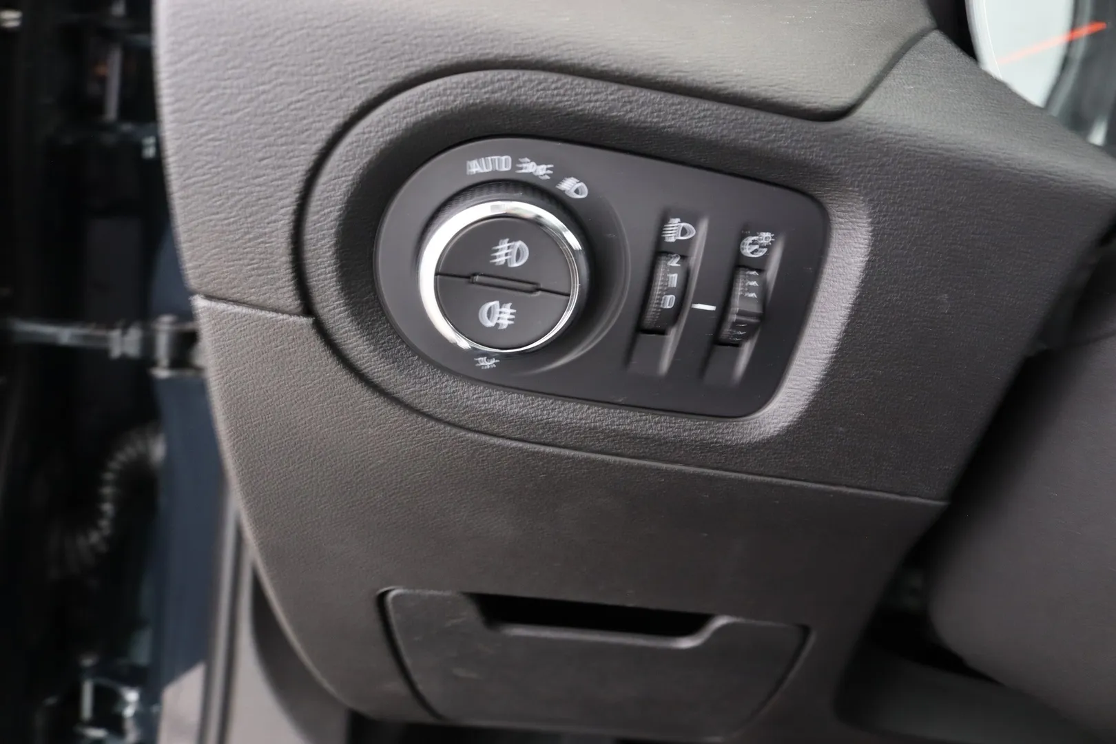 Opel Grandland X CMT-650 carousel image