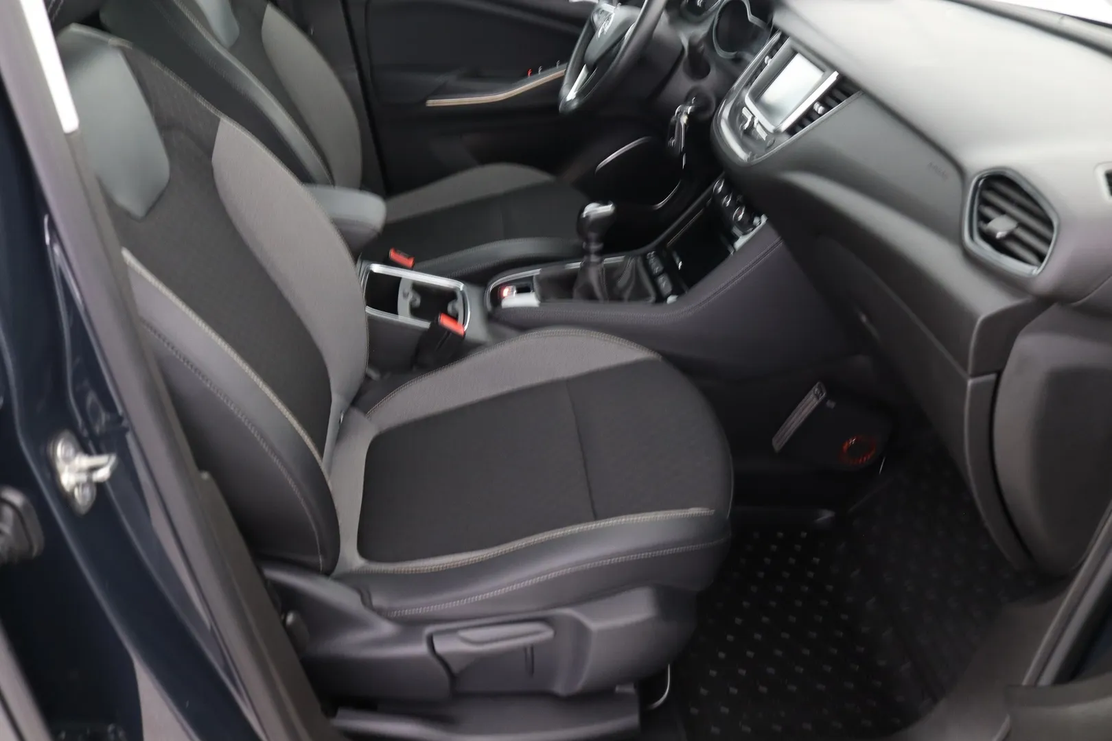 Opel Grandland X CMT-650 carousel image
