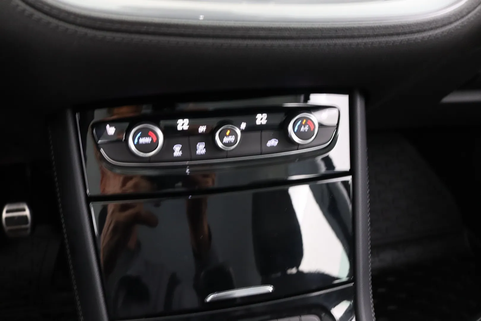 Opel Grandland X CMT-650 carousel image