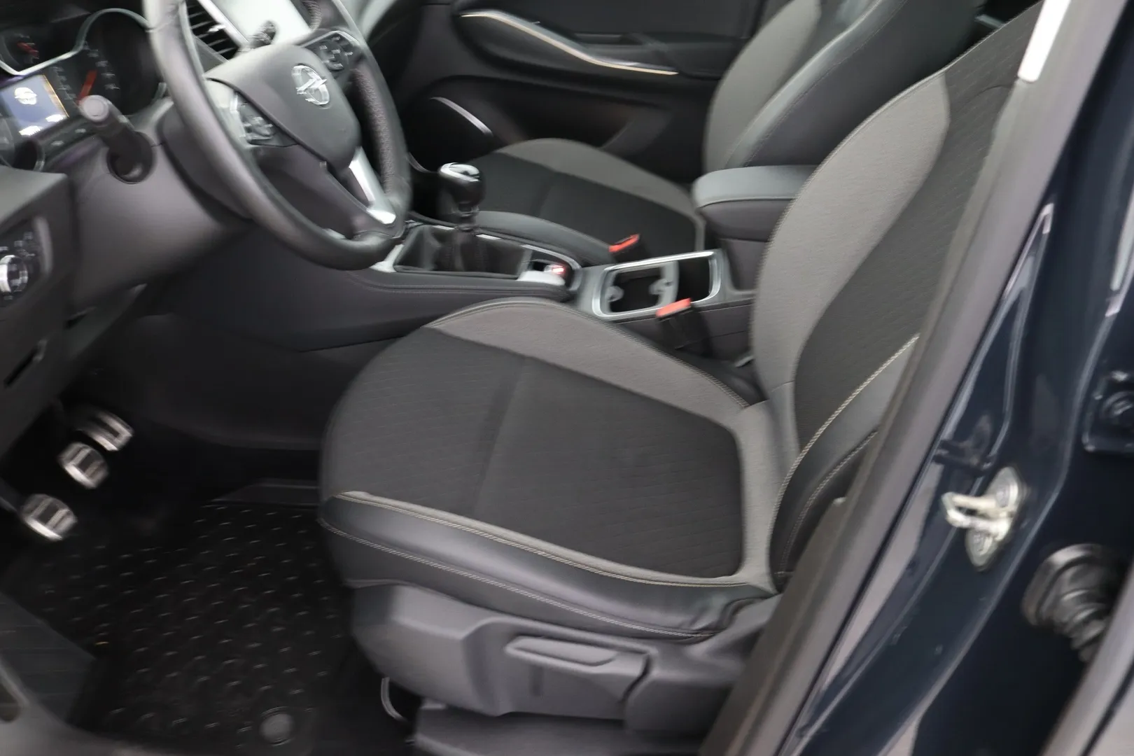 Opel Grandland X CMT-650 carousel image