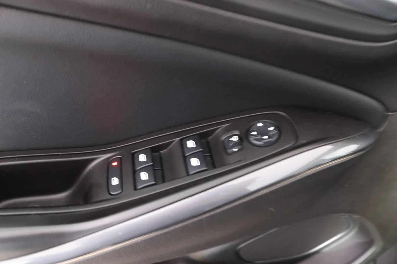 Opel Grandland X CMT-650 carousel image