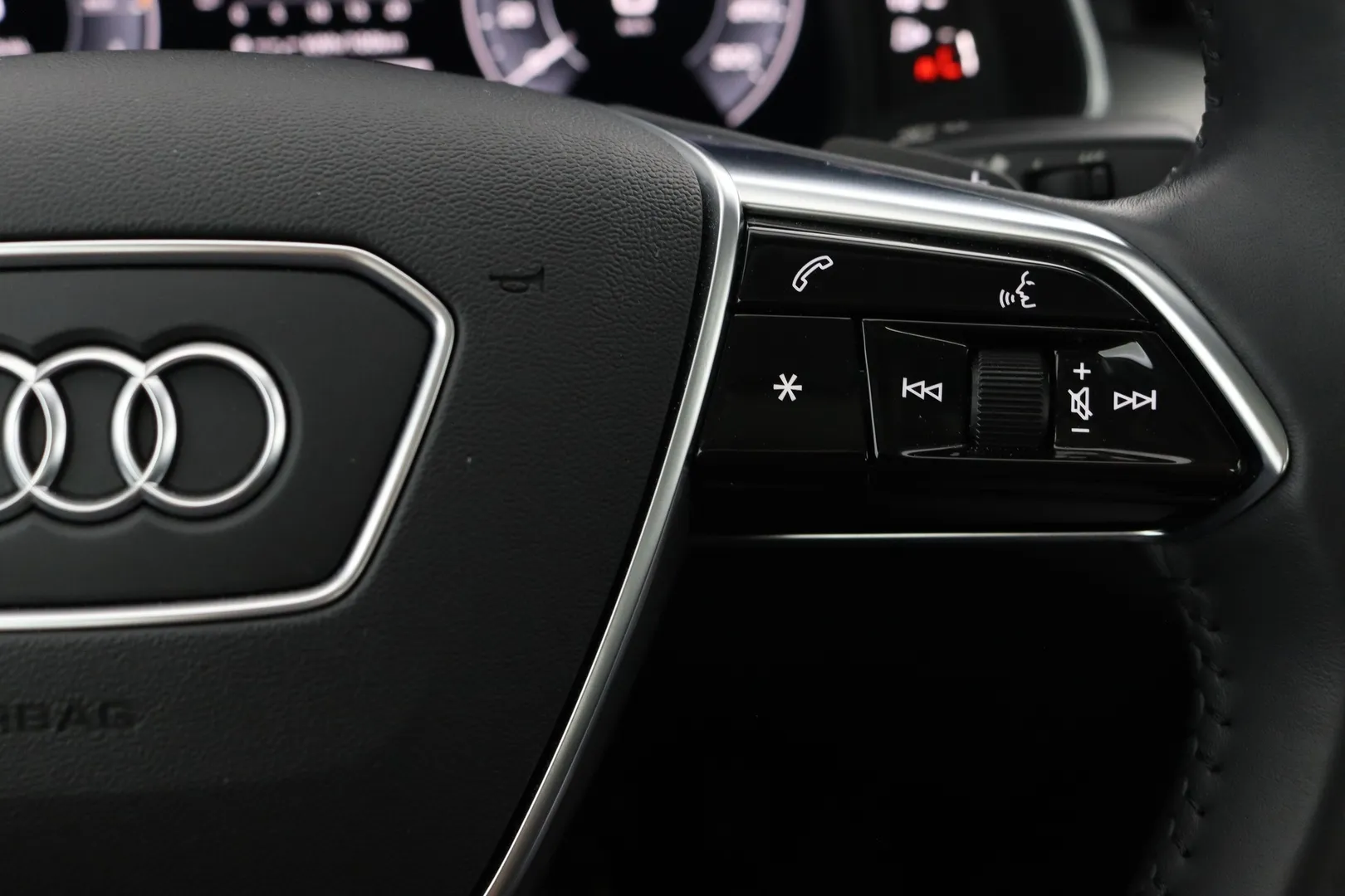 Audi A6 ZMX-296 carousel image