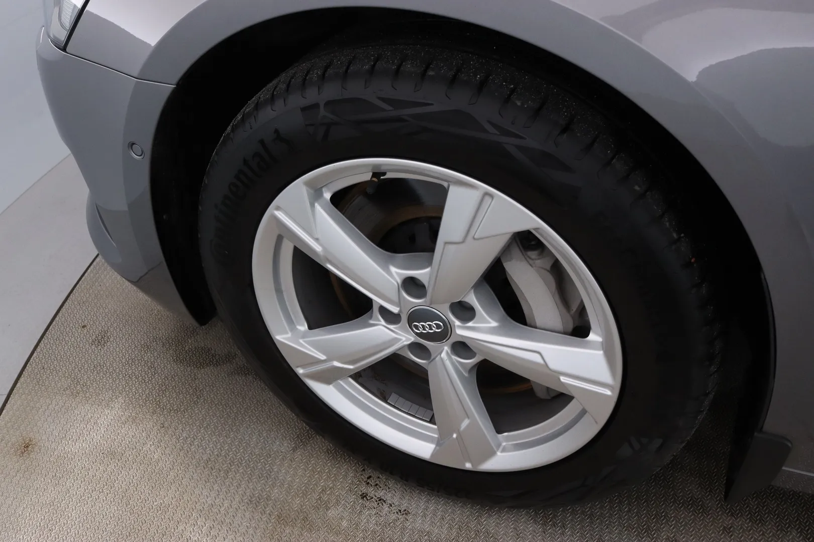 Audi A6 ZMX-296 carousel image