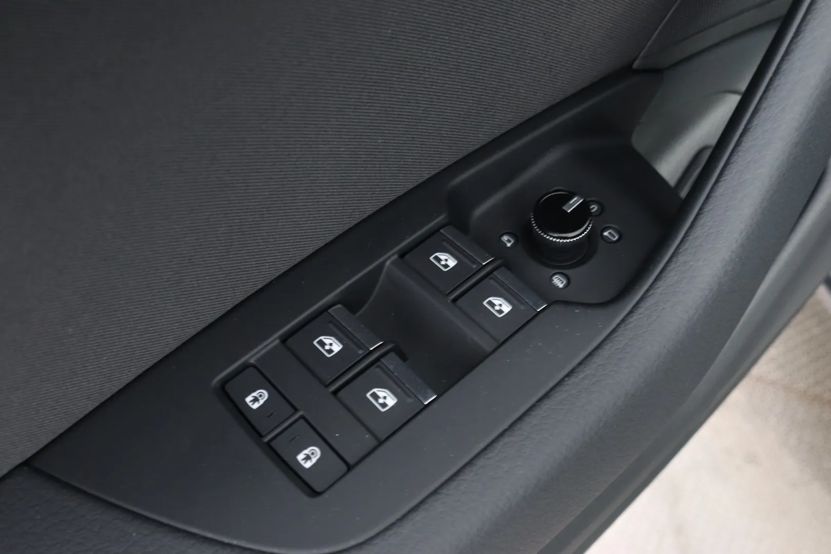 Audi A6 ZMX-296 carousel image
