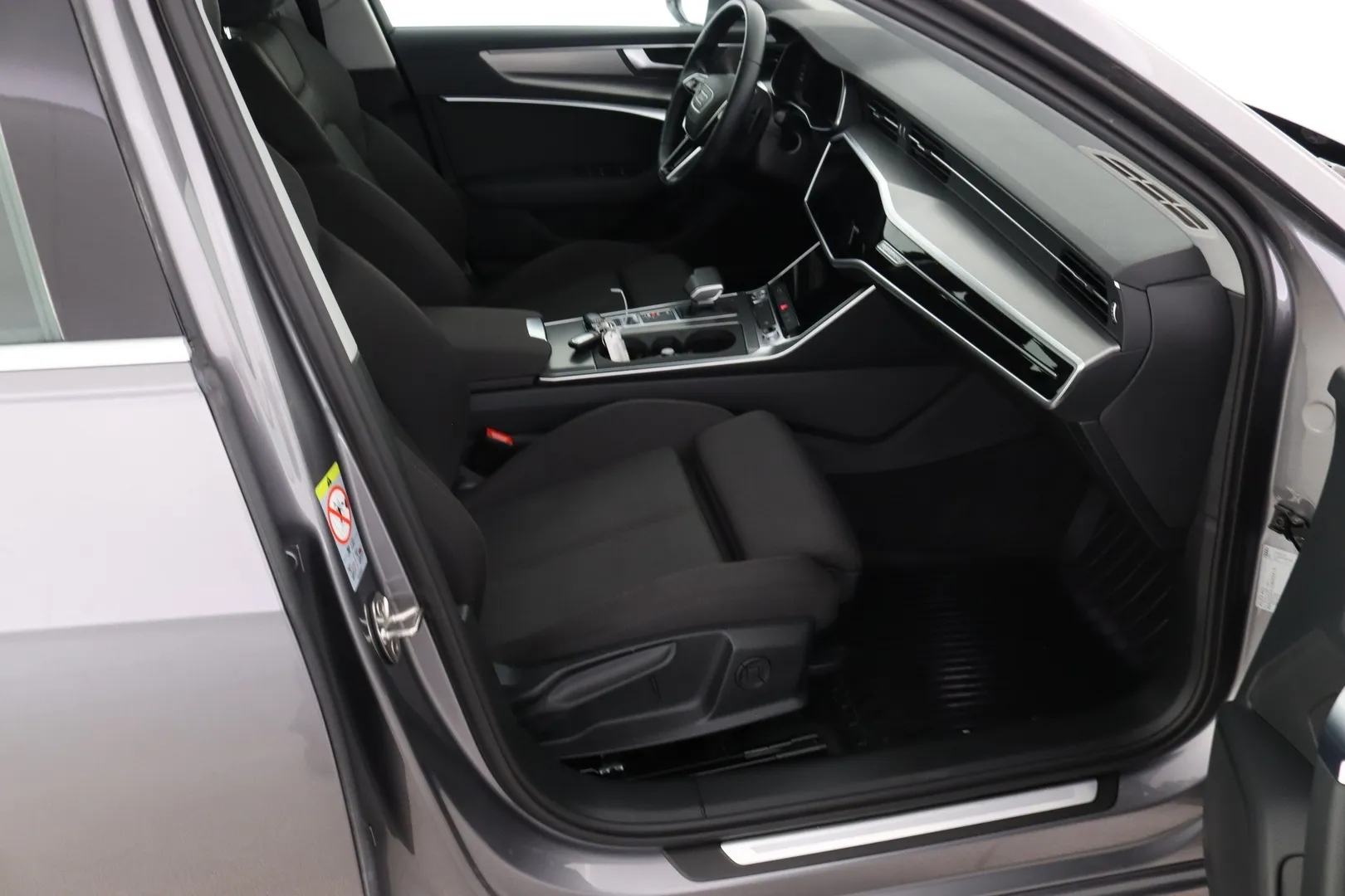 Audi A6 ZMX-296 carousel image