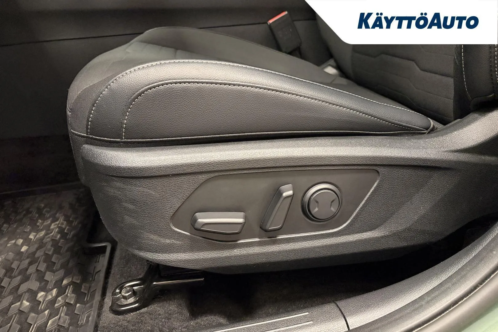 Kia Sportage YXR-276 carousel image