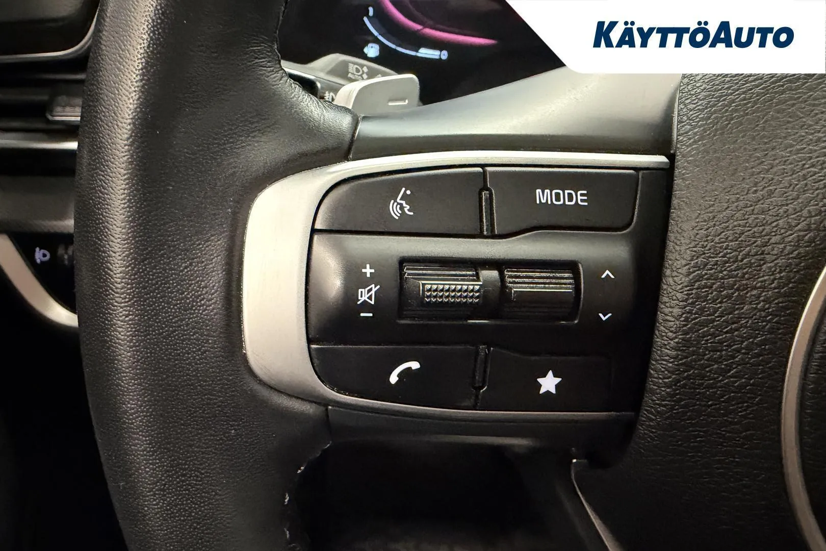 Kia Sportage YXR-276 carousel image