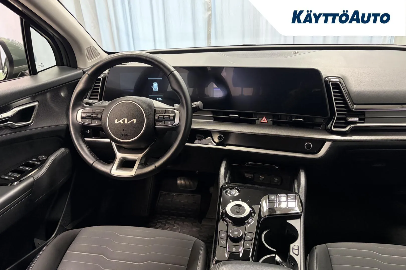 Kia Sportage YXR-276 carousel image