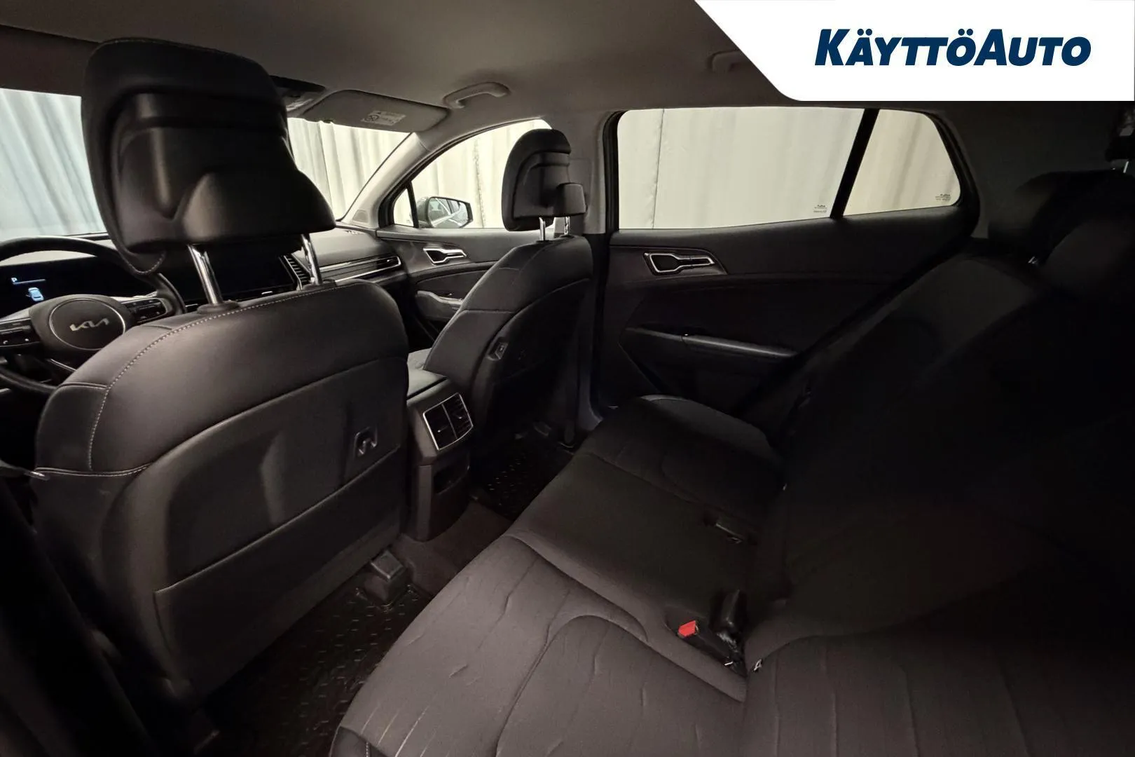 Kia Sportage YXR-276 carousel image