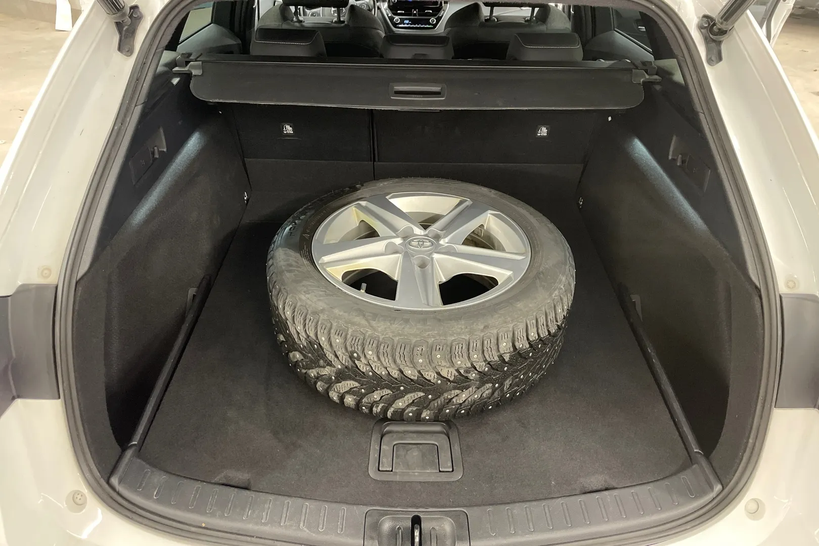 Toyota Corolla MOP-568 carousel image