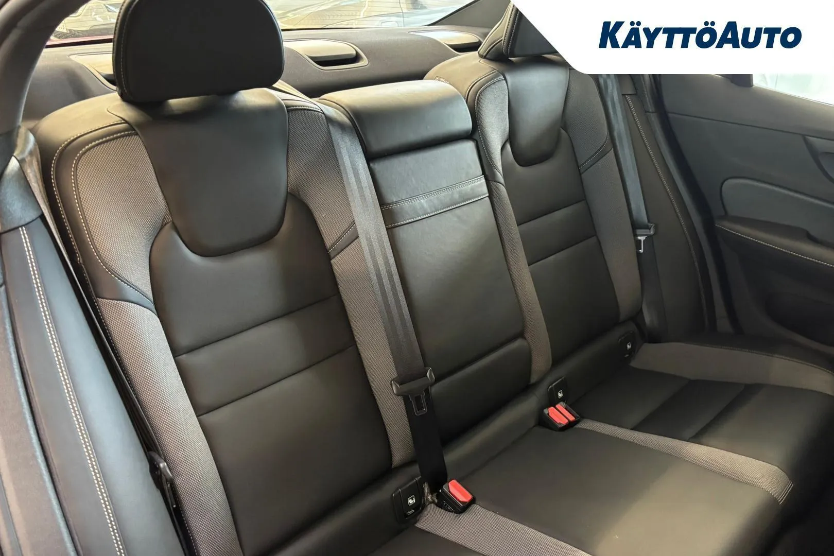 Volvo S60 YXM-389 carousel image