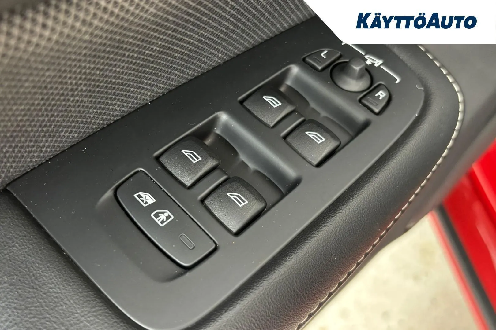 Volvo S60 YXM-389 carousel image