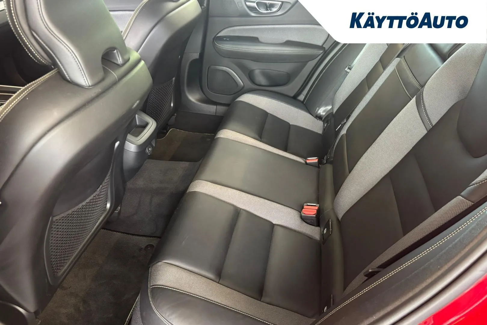 Volvo S60 YXM-389 carousel image