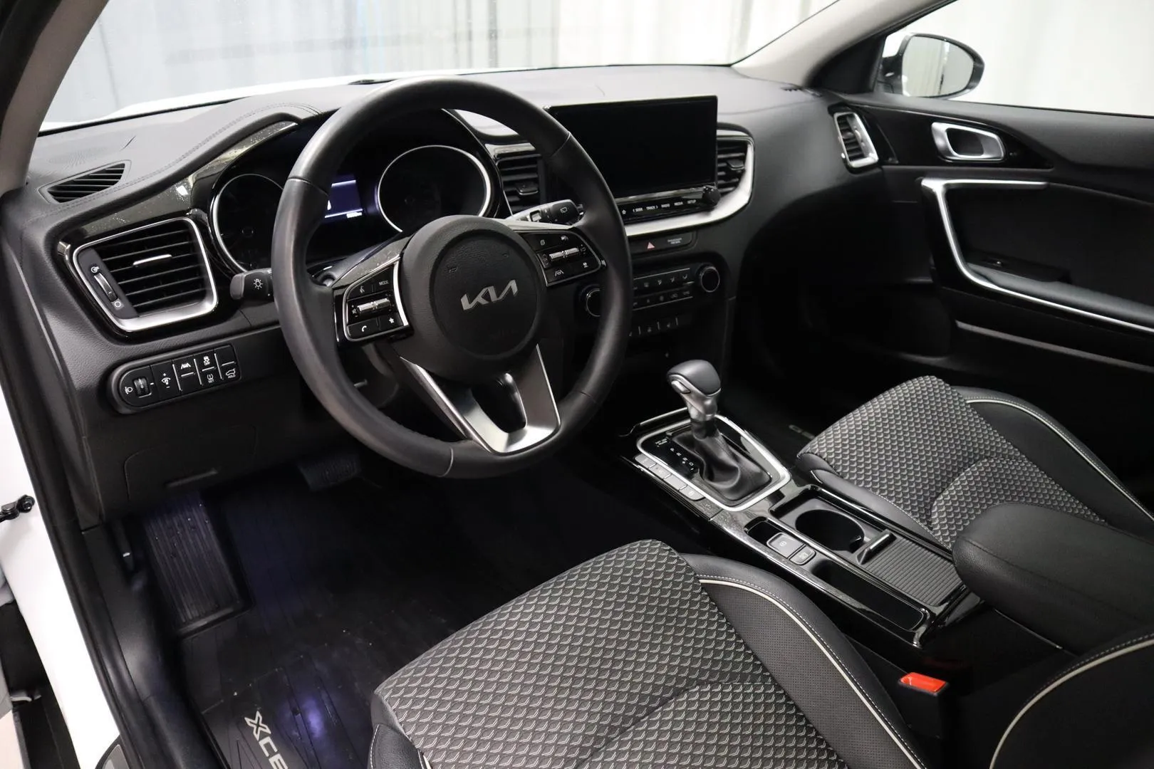 Kia XCeed ZRH-843 carousel image