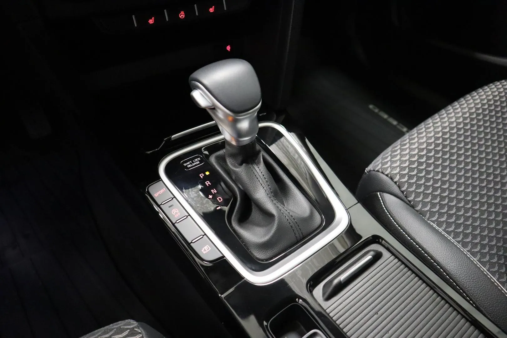 Kia XCeed ZRH-843 carousel image